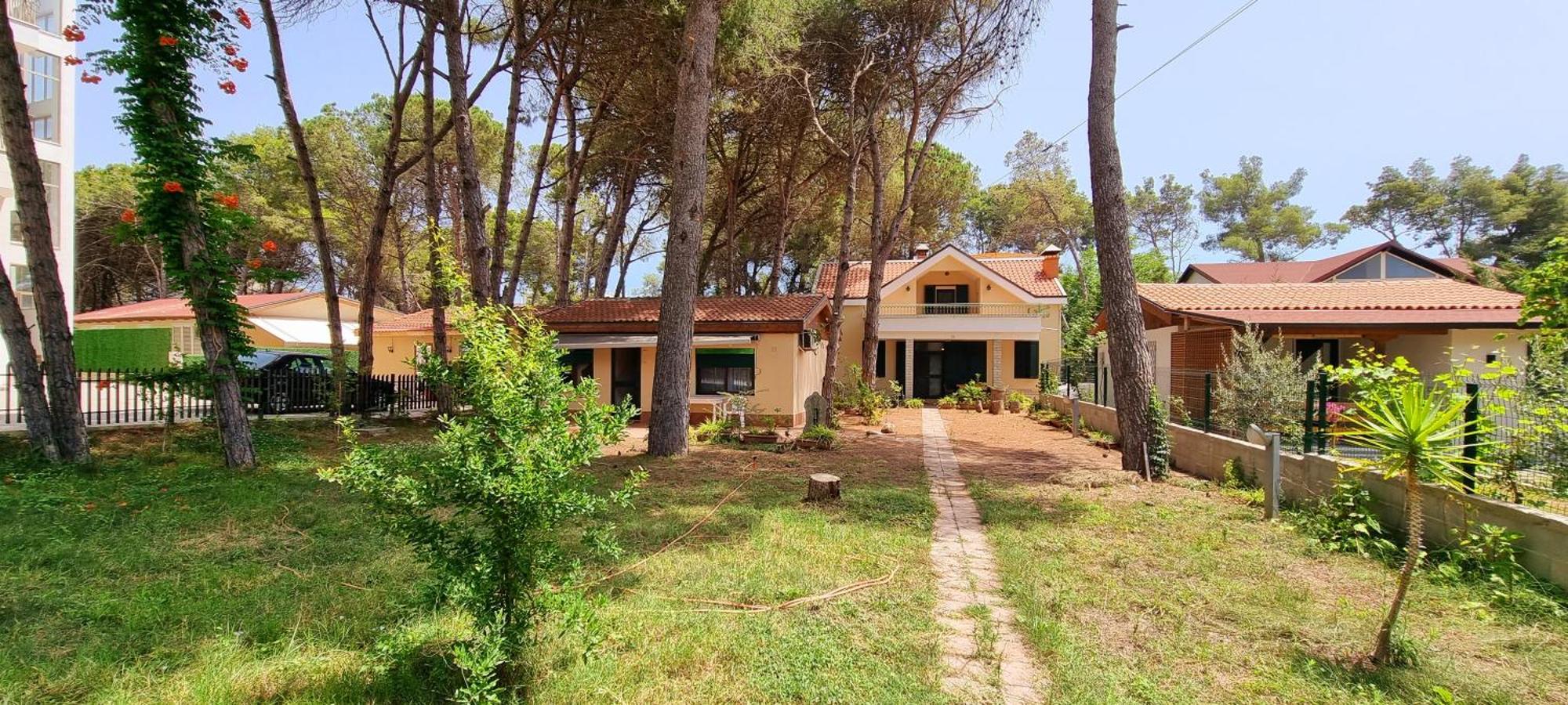 Bezhani Willa Golem (Tirana)